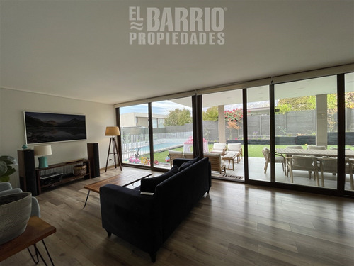 Casa En Venta De 4 Dorm. En Colina