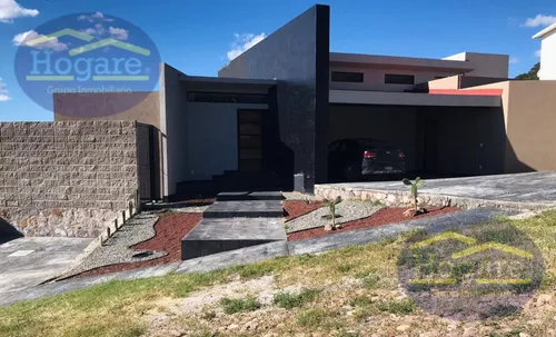 Amplia Casa Campestre En Venta, Fraccionamiento Los Encinos, León, Gto.