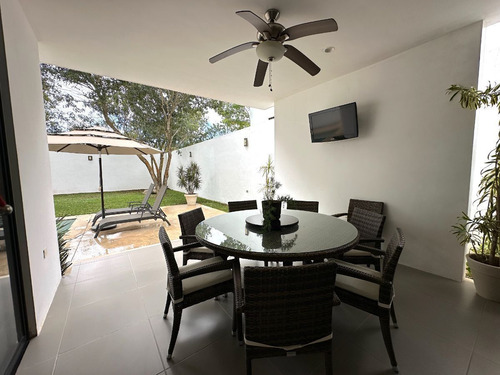 Casa De 3 Recamaras En Venta En Cholul, Mérida Yucatan