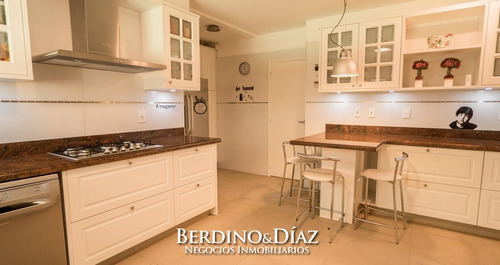 Extraordinaria Residencia Muy Cerca De La Playa Mansa En Punta Del Este- Ref: 235