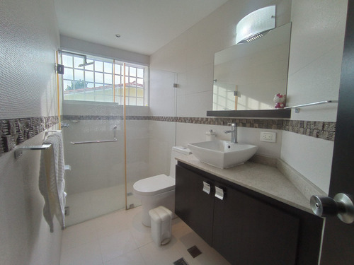 Imagen 24 de 30 de Vendo Casa 400m2 5h/7b/6p Colinas De Vista Alegre 0666