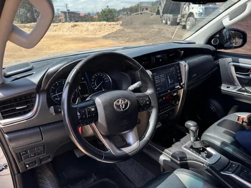 Toyota Fortuner Srv
