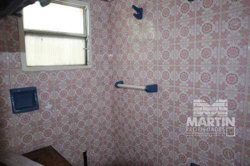 Casa Sobre Lote De 838 M2, Con Gran Parque Y Pileta - La Lucila, Excelente Ubicación