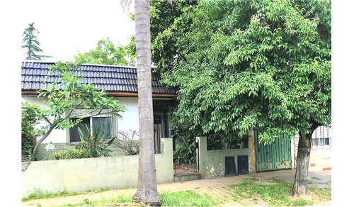 Imagen 2 de 25 de Dos Casas Multifamiliar La Tablada Bolivar Al 4500