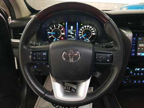 Imagem 4 de 20 de Toyota Hilux Sw4 2.8 Srx 4x4 7 Lugares Blindada 16/2016