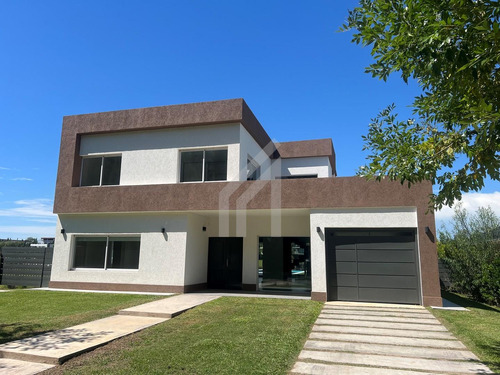 Casa  En Venta En San Juan, Villanueva, Tigre