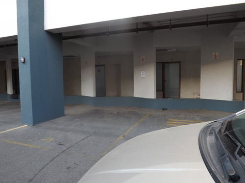 Estacionamiento Manquehue Sur Con Av. Apoquindo