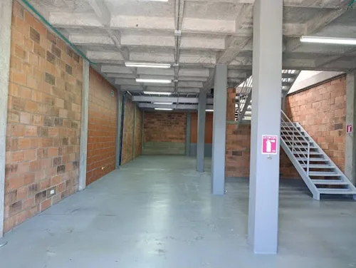Bodegas En Arriendo Aeropuerto 643-7345178