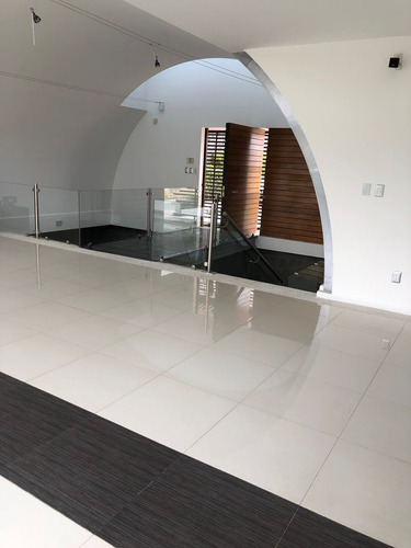 Residencia En Venta En Cumbres Del Lago, Juriquilla. Lago Saquila