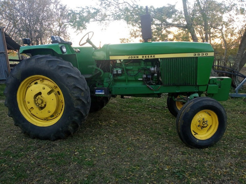John Deere 3530