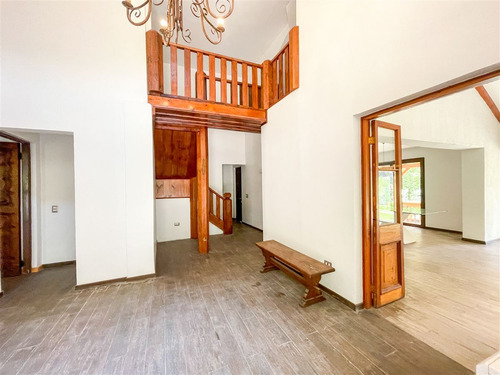 Casa En Venta De 4 Dorm. En Lo Barnechea