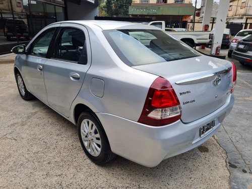 Imagen 3 de 13 de Toyota Etios