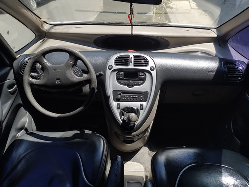 Imagen 11 de 12 de Citroen Xsara Picasso Sedan 5 Ptas 2002