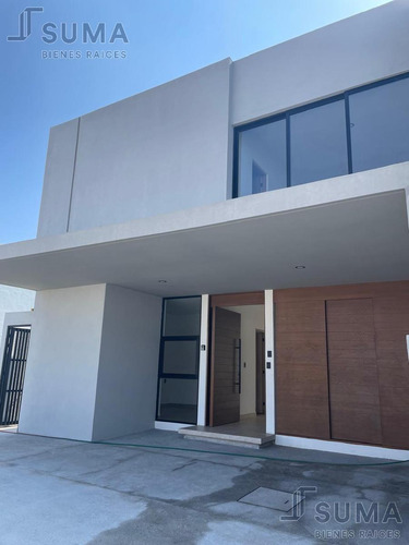 Casa En Venta En Fracc. Lomas Del Dorado, Boca Del Rio, Veracruz.