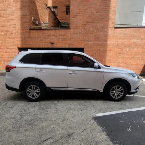 ¡casi Nuevo! Mitsubishi Outlander Kaiteki 2.4 Cvt Lx