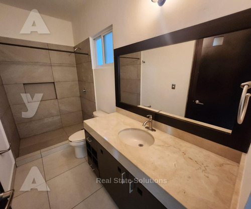 Casa En Venta, 4 Recámaras, 2 Niveles, La Vista, El Table, C