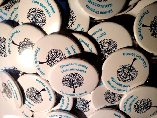 Imagen 3 de 6 de 50 Pines Personalizados 55mm Prendedores Incluye Diseño