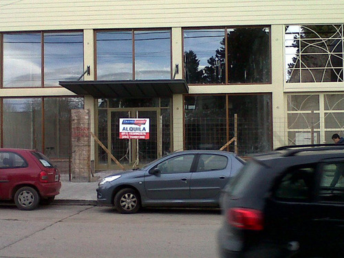 Excelente Local Con Estacionamiento Centor Bariloche