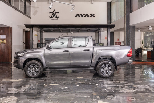 Toyota Hilux SR 4x4