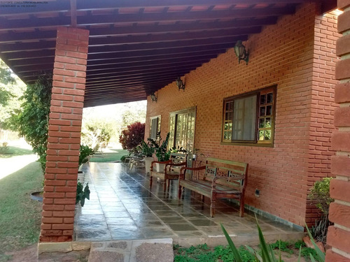 O Condomínio Vale Das Laranjeiras, É Um Local Ótimo Para Quem Procura Ar Fresco, Tranquilidade E Harmonia Com A Natureza. O Imóvel; Casa Ampla, Sala, - Ch00350 - 32414035