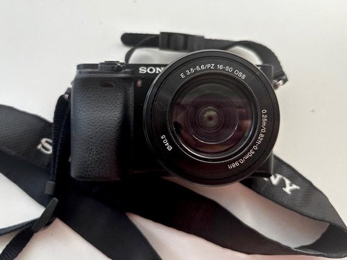 Sony Alpha 6000 16-50 + Tele 55-210. Baterias, Funda, Uv. Negro (Usado)
