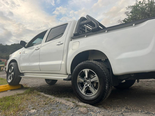 Toyota Hilux 2.5 Imv 142 hp 4x2