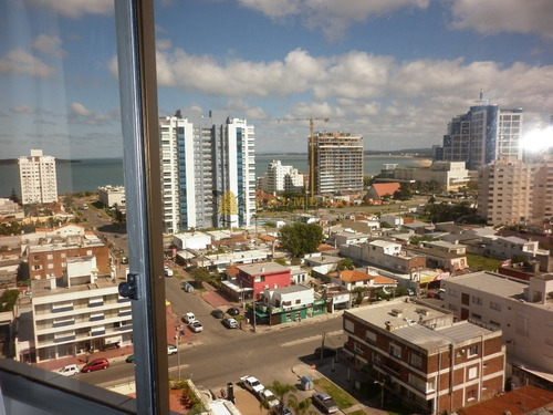 Apartamento En Playa Brava Con Vista Al Mar - Consulte !!!!!!- Ref: 3613