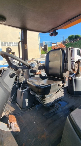 Imagem 6 de 7 de Retroescavadeira Jcb 4x4 Traçada