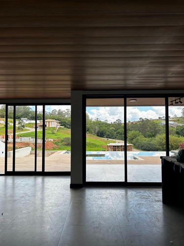Casa Com Amplo Espaço De Lazer Particular