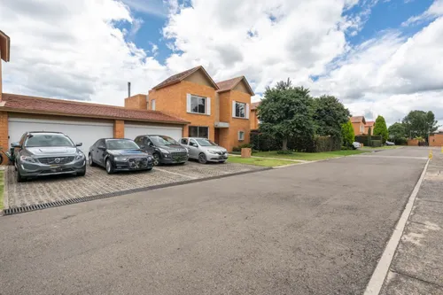 Casa En Venta En Hacienda Fontanar. Cod V14595