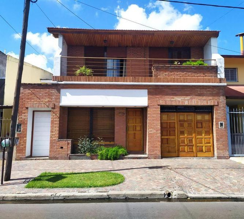 Chalet 5 Amplios Ambientes Con Extenso Parque