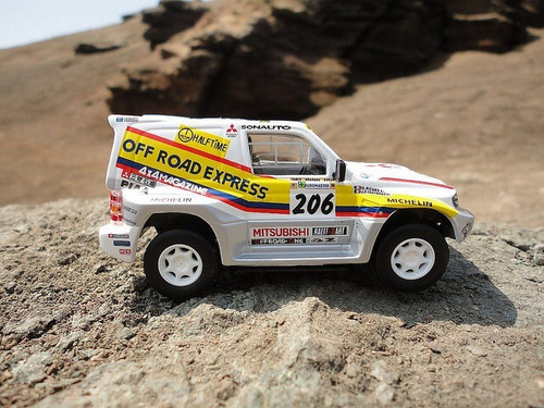 Mitsubishi Montero Evo Dakar 1998 1/43