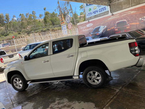 Imagen 4 de 13 de Mitsubishi L200 2020 2.4 Cabina Doble 4x2 Mt