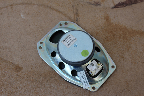 Corneta Inferior De Puerta Delantera Chevrolet Aveo-optra