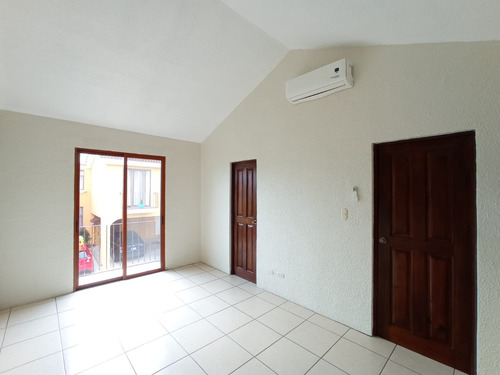 Imagen 15 de 30 de Vendo Hermosa Casa, Ubicada En Sector Preferencial De Alta Plusvalia Y Seguridad, Excelente Condiciones Rodeada De Naturaleza
