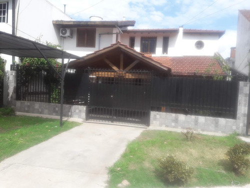 Casa En Venta - 4 Dormitorios 4 Baños - Cochera - 144mts2 - Villa Lugano