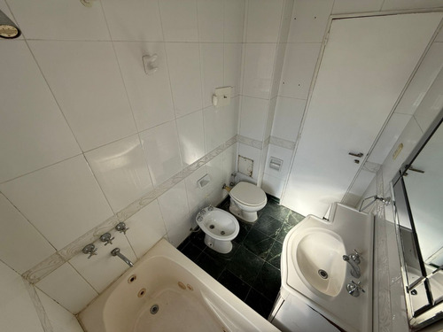 Alquiler Depto. 2 Ambientes Con Patio Exclusivo Y Balcón - Contrafrente - Recoleta
