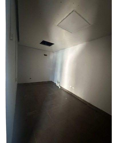 Local E La Esperilla Ideal Para Tiendas, Tiendas Electrodomésticos, Mueblería, Empresa, Oficinas