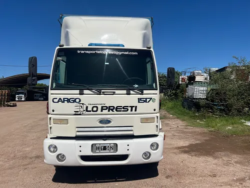Ford Cargo 1517. Caja Sider 12 Pallets