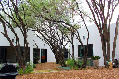 Imagen 1 de 30 de La Casa De Los Arboles Grandes En Venta, Fracc. Villa De Los