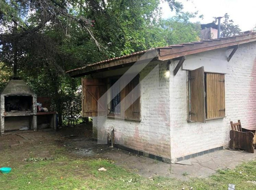 Casa En Venta En Barrio Pellegrini Iii A Refaccionar Con Lote De 1000 Mts