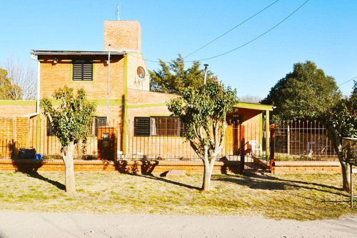 Imagen 2 de 15 de Casa En Venta De 4 Dormitorios C/ Cochera En Molinari Cosquín