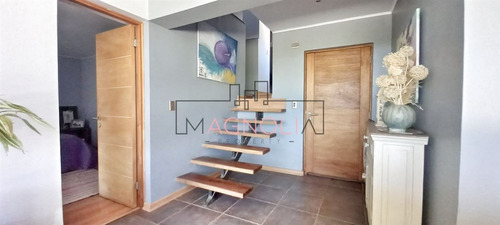 Casa En Venta De 5 Dorm. En Limache