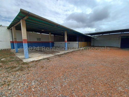 Gisselle Lobo Tiene Excelente Galpon En Alquiler En Excelente Via Principal Con Facil Accesaso De Gandolas Tiene 4 Areas Techadas 5000 Metros Tanque De 15000 Litros Y Area Administrativa 2 4 2 8 2 8 1