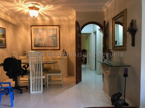 Apartamento En Zona Exclusiva Con Muy Buena Distribución Sabana Larga 24-18543