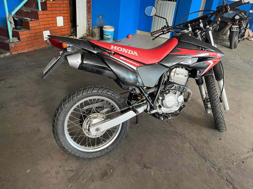 Imagen 16 de 22 de Honda Tornado 2017