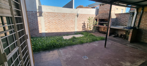 En Venta En Altos De Podesta Barrio Cerrado De 5 Ambientes 2 Baños Garage Dos Autos Fondo. Venta Inmediata F: 9511