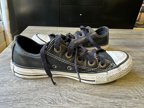 Zapatillas Converse Chuck Taylor Cuero Negras (Usado)
