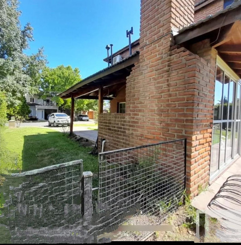 Casa En Venta - 3 Dormitorios 3 Baños - Cocheras - 660mts2 - Moreno