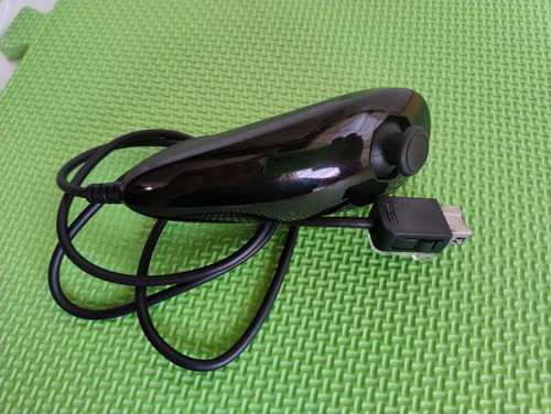 Control Nunchuk Para Wii Y Wii U Color Negro (Usado)